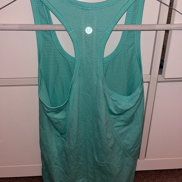 Lululemon Swiftly Tech Razorback Tank Top. - Picture 2 of 3